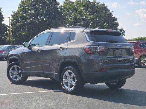 Used 2023 Jeep Compass Latitude w/ Convenience Group AWD/4WD image 16