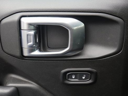 Used 2025 Jeep Wrangler Sport image 12