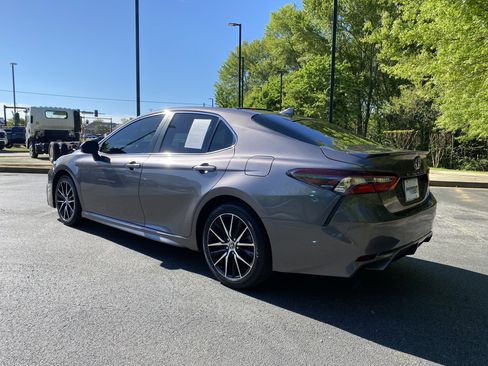 Used 2021 Toyota Camry SE FWD image 7