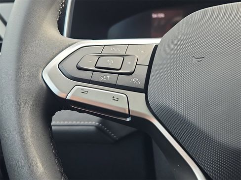New 2025 Volkswagen Taos SE image 15