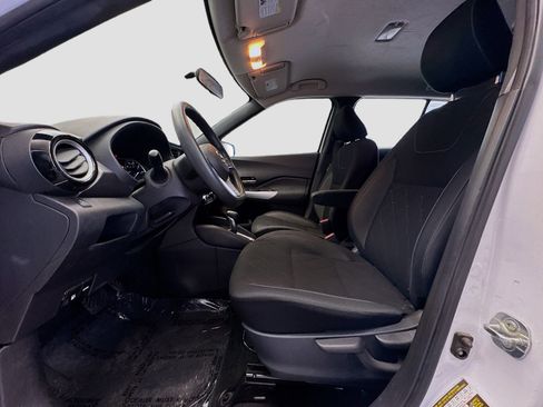 Used 2019 Nissan Kicks SV FWD image 12
