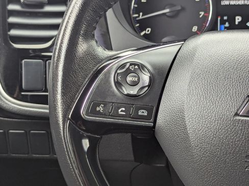 Used 2017 Mitsubishi Outlander SE AWD/4WD image 14