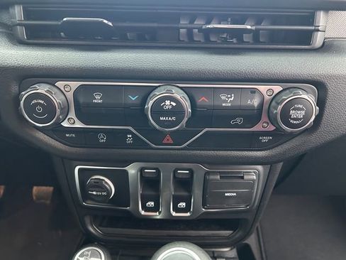 Used 2025 Jeep Wrangler Sport image 23