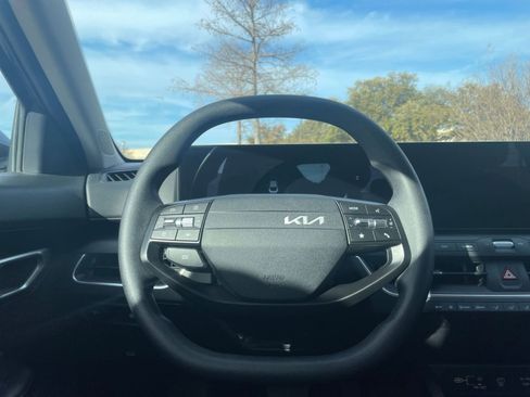 Used 2025 Kia K4 LXS FWD image 31