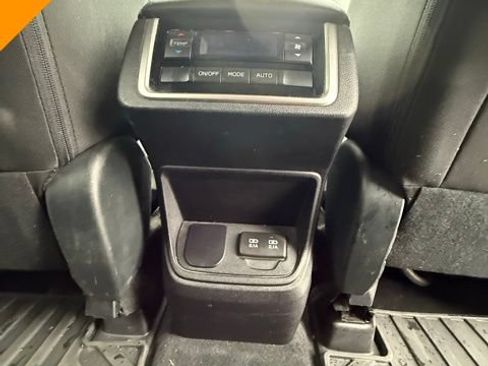 Used 2022 Subaru Ascent Premium w/ Convenience Package AWD/4WD image 25