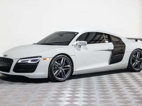 Used 2015 Audi R8 V8 w/ Extended Leather Package AWD/4WD image 17