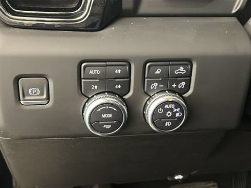 Used 2023 GMC Sierra 1500 AT4 w/ Technology Package AWD/4WD image 19