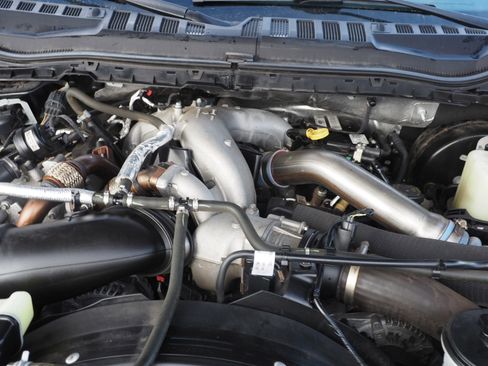 Used 2022 Ford F250 Platinum w/ FX4 Off-Road Package image 12