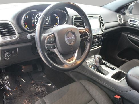 Used 2022 Jeep Grand Cherokee Laredo E AWD/4WD image 11