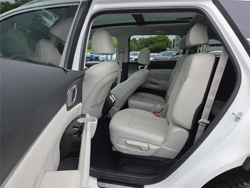 Certified 2023 Kia Sorento SX Prestige w/ Panoramic Sunroof Package AWD/4WD image 24
