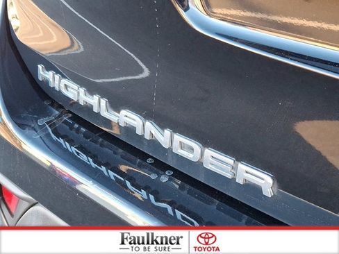 Certified 2023 Toyota Highlander L image 31