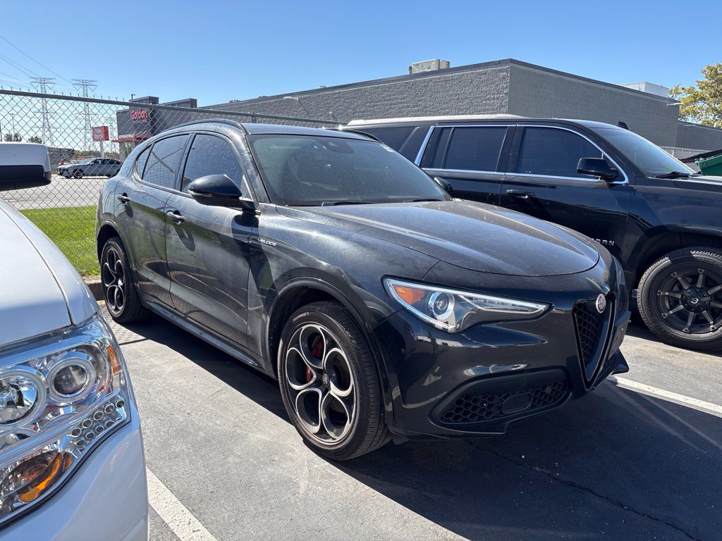 Used 2023 Alfa Romeo Stelvio Veloce AWD/4WD image 1