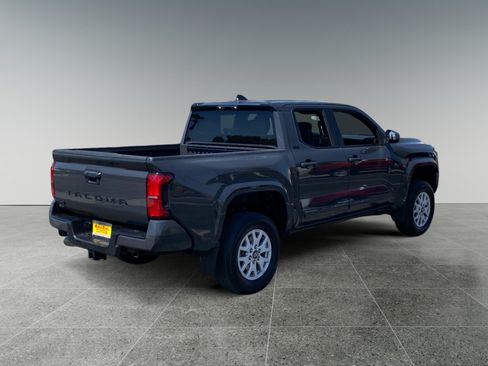 Certified 2024 Toyota Tacoma SR5 AWD/4WD image 5