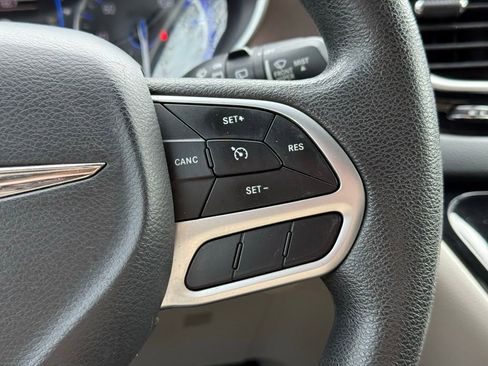 Used 2017 Chrysler Pacifica Touring Plus image 20