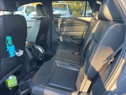 Used 2021 Volkswagen Atlas Cross Sport SE image 9