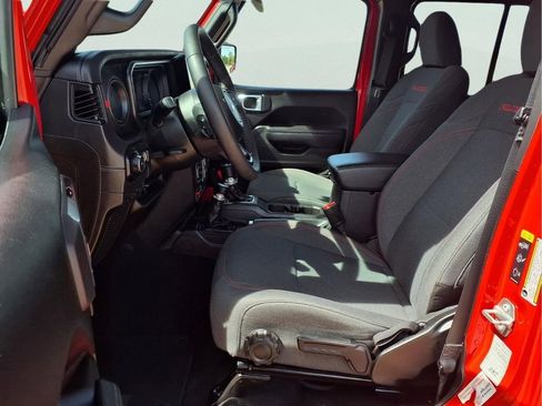 Used 2025 Jeep Wrangler Unlimited Rubicon AWD/4WD image 11