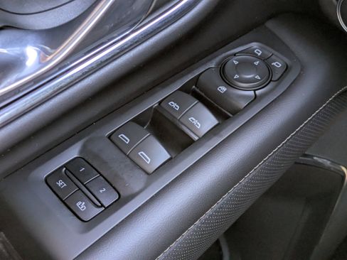 Used 2023 GMC Yukon SLT image 21