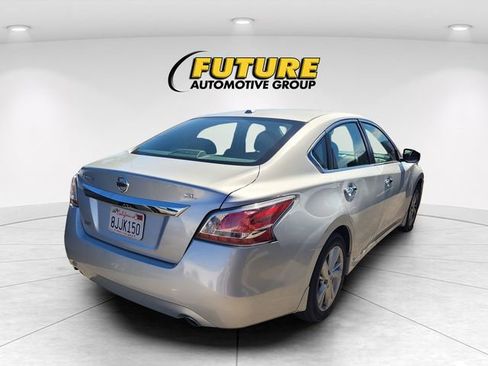 Used 2015 Nissan Altima 2.5 SL w/ Technology Package image 3