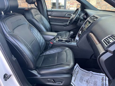 Used 2017 Ford Explorer Platinum image 33