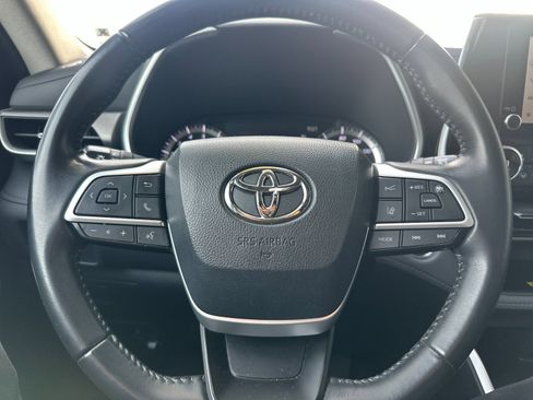 Used 2023 Toyota Highlander XLE image 23