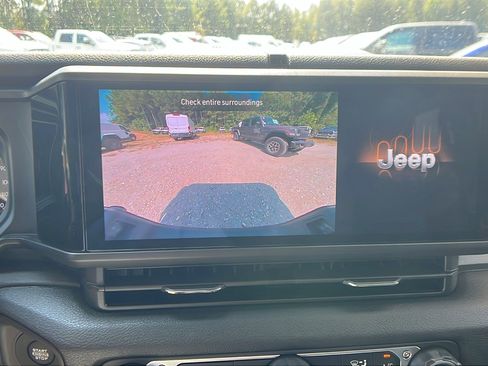 New 2025 Jeep Gladiator Sport image 29