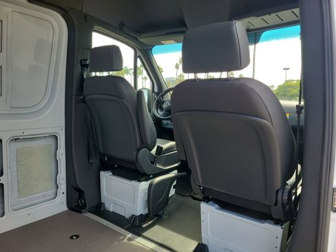 Used 2025 Mercedes-Benz Sprinter 2500 image 15