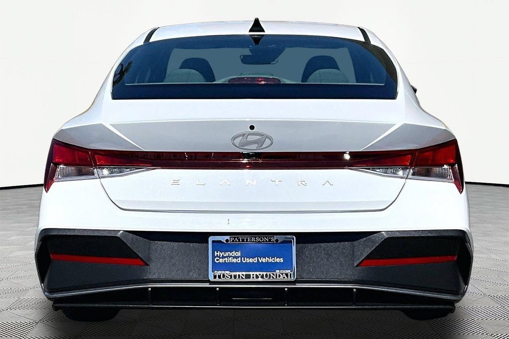 Certified 2024 Hyundai Elantra SEL FWD image 5