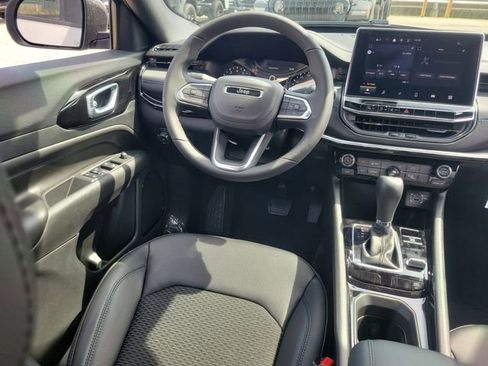 New 2026 Jeep Compass Latitude image 9