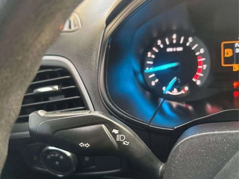 Used 2018 Ford Edge SE image 27