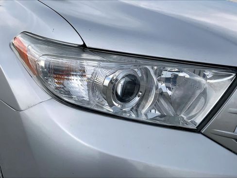 Used 2013 Toyota Highlander Plus FWD image 26