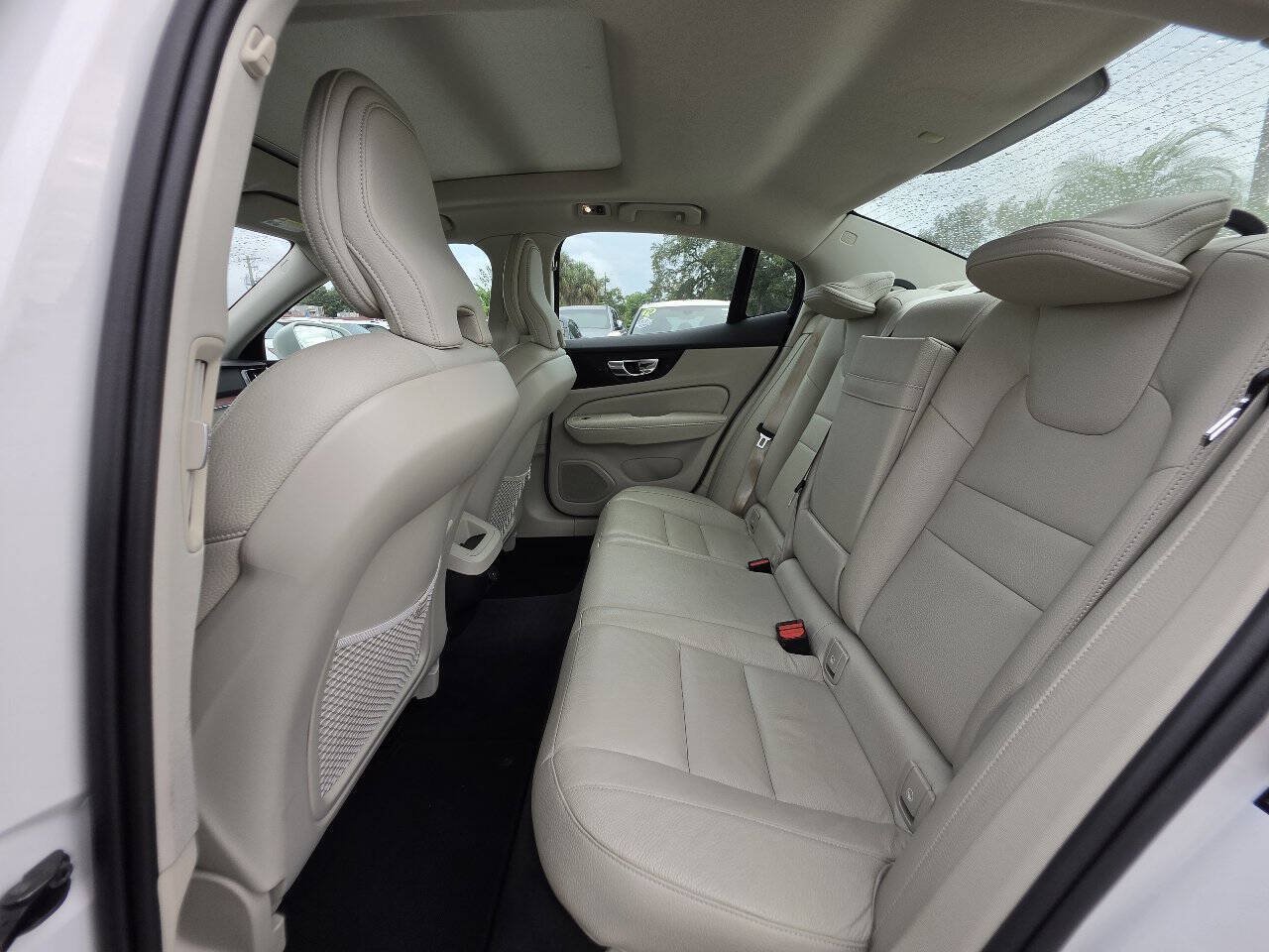Used 2021 Volvo S60 T5 Momentum w/ Premium Package FWD image 11