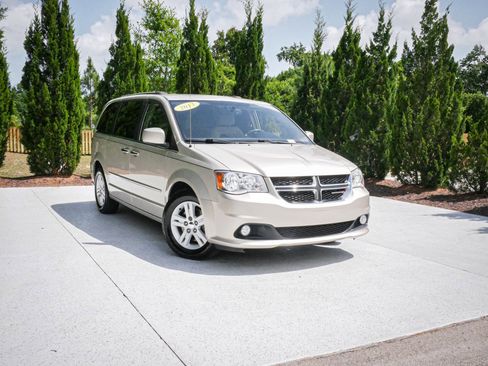 Used 2013 Dodge Grand Caravan Crew w/ Driver Convenience Group FWD image 2