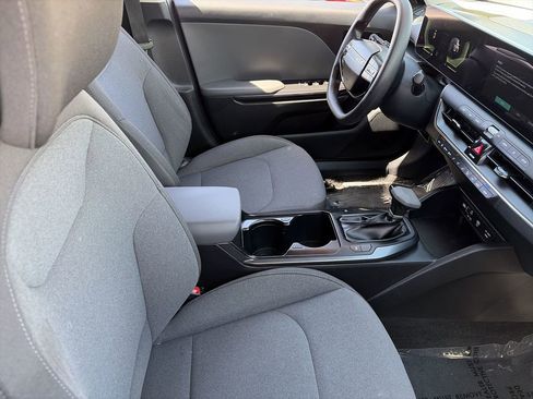 Certified 2025 Kia K4 FWD image 11