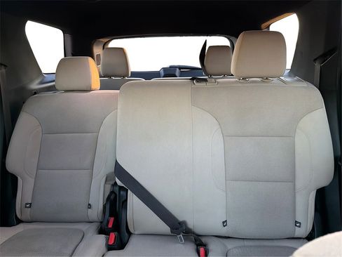 Used 2022 Chevrolet Traverse LS image 14