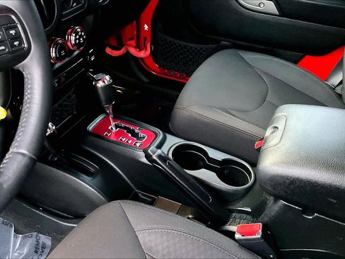 Used 2018 Jeep Wrangler Unlimited Sport image 17