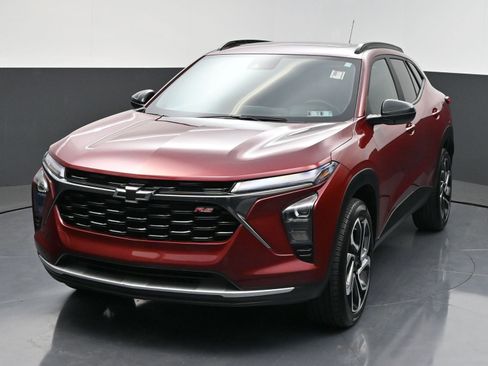 Used 2024 Chevrolet Trax RS w/ Sunroof Package FWD image 3