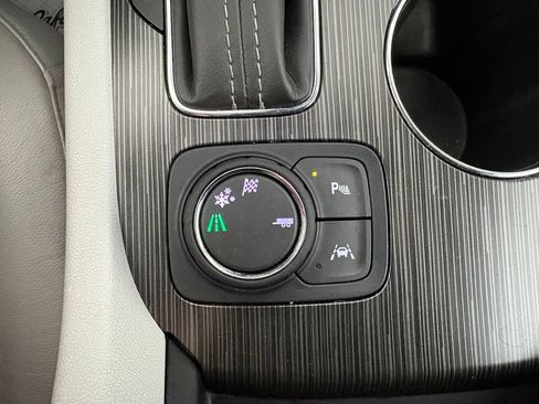 Used 2019 GMC Acadia SLT FWD image 29