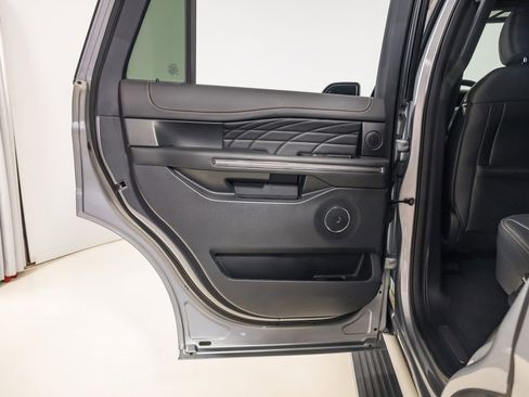Used 2024 Ford Expedition Platinum image 20