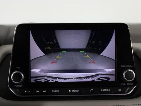 Certified 2025 Nissan Rogue SV image 24