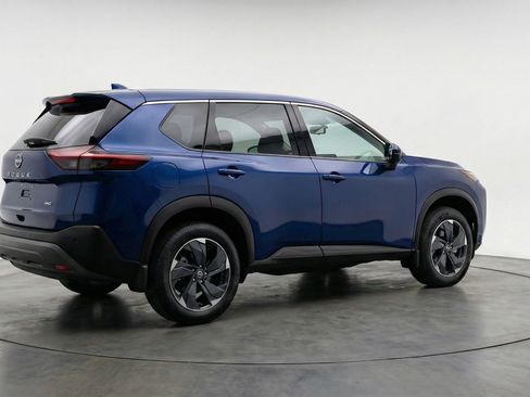 Used 2025 Nissan Rogue SV AWD/4WD image 9