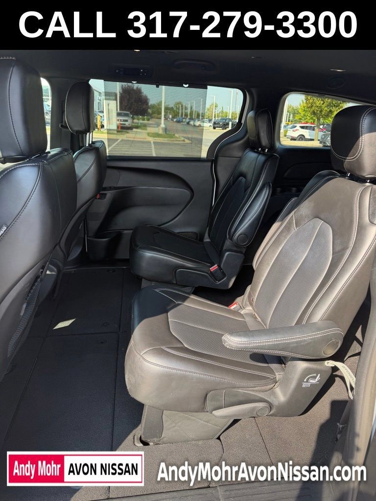 Used 2025 Chrysler Pacifica Select FWD image 9