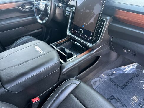 Used 2025 GMC Yukon Denali AWD/4WD image 18