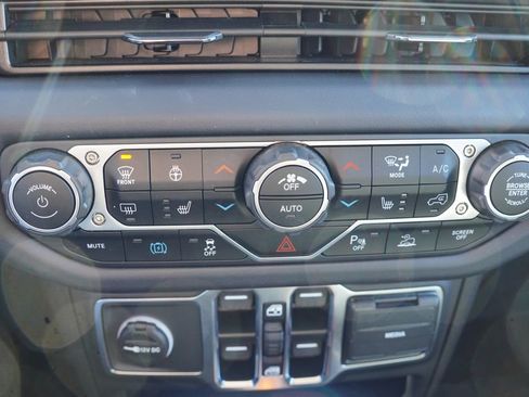 Certified 2025 Jeep Wrangler Unlimited Sahara w/ Safety Group image 25