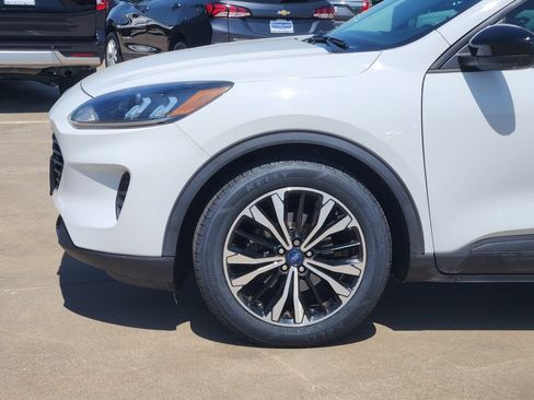 Used 2022 Ford Escape SE w/ SE Sport Appearance Package FWD image 9