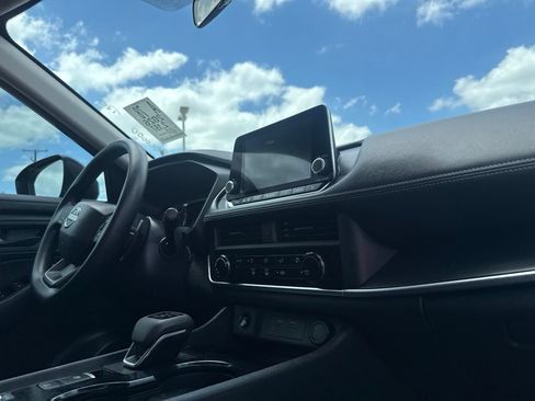 Used 2026 Nissan Rogue S FWD image 27