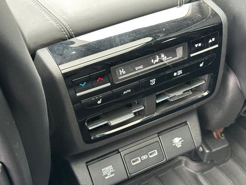 Used 2022 Acura MDX SH-AWD w/ Advance Package image 13