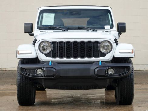 Used 2024 Jeep Wrangler Unlimited AWD/4WD image 6
