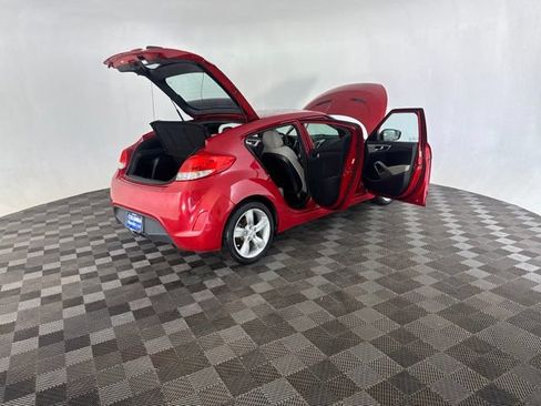 Used 2014 Hyundai Veloster FWD image 17