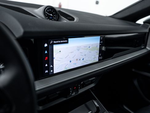 Certified 2025 Porsche Cayenne Coupe image 18