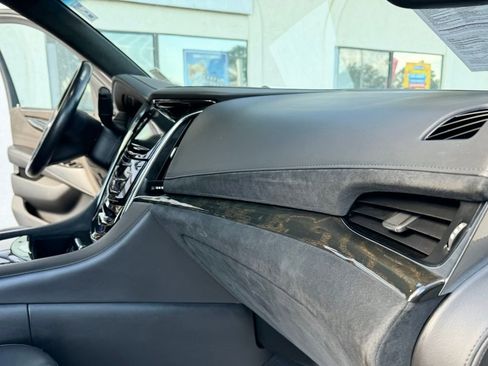 Used 2018 Cadillac Escalade Platinum image 33